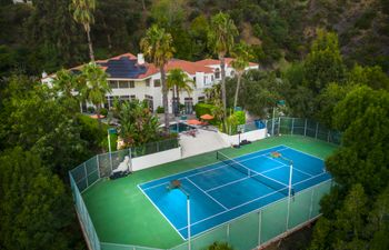 The Hollywood Ghost Holiday Home