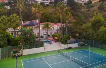 The Hollywood Ghost Holiday Home