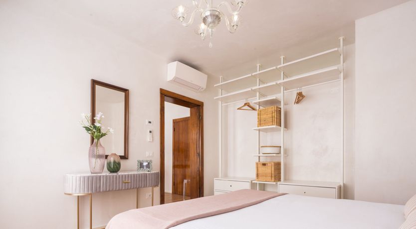 Photo of Venetian Pink