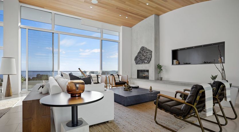 Photo of Ocean on the Horizon