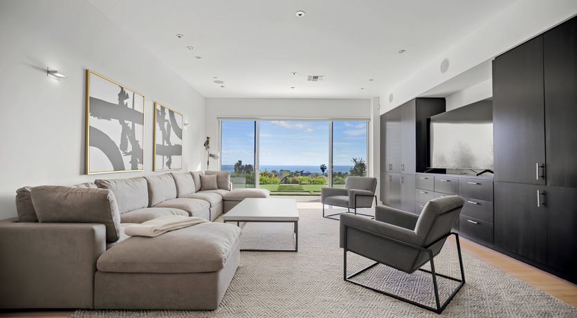 Photo of Ocean on the Horizon