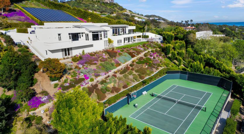 Photo of Ocean on the Horizon