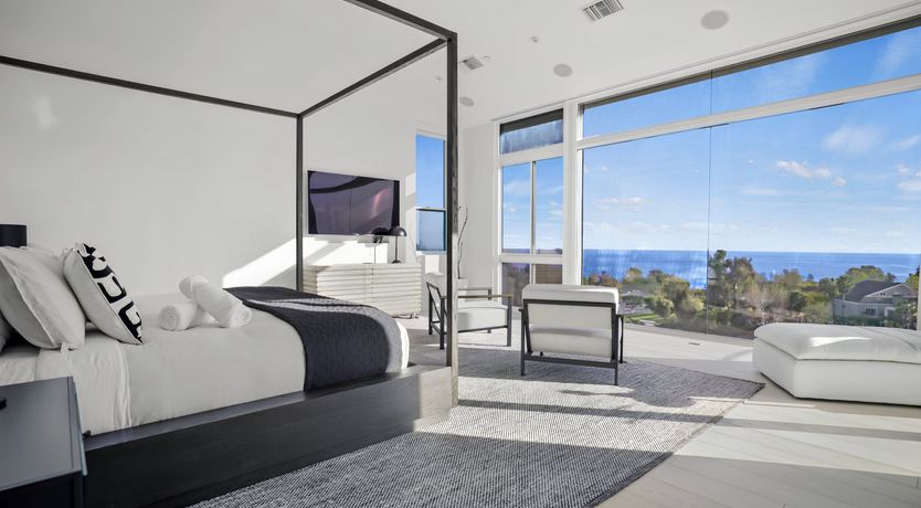 Photo of Ocean on the Horizon