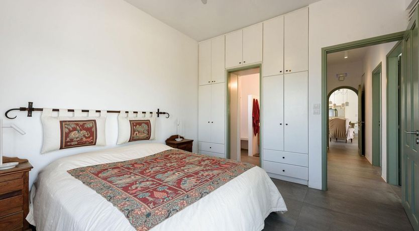 Photo of Crescent Moon View