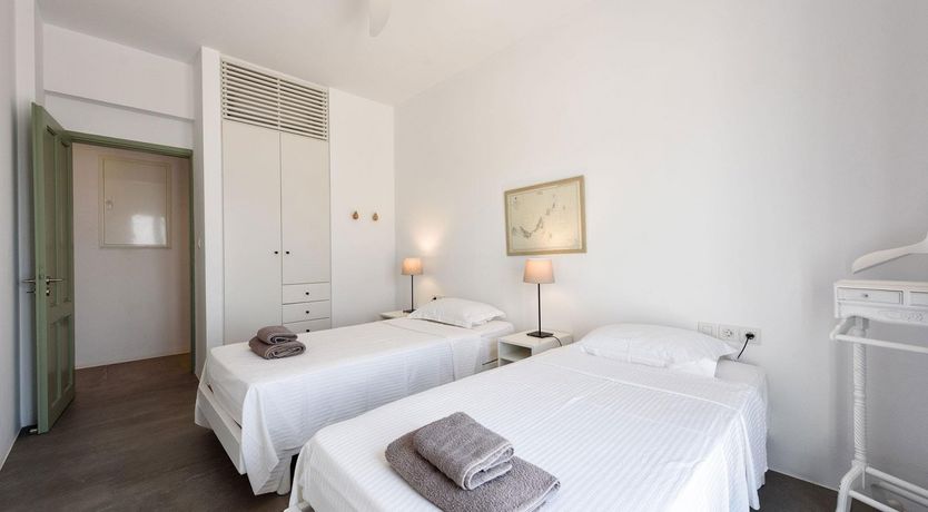 Photo of Crescent Moon View