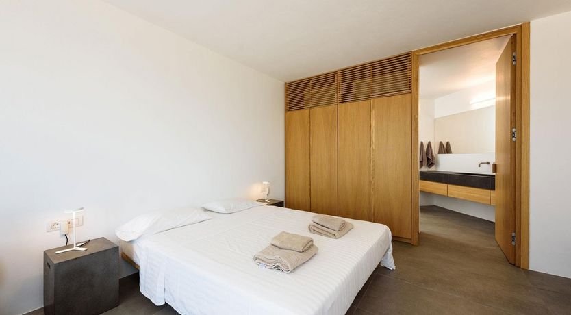 Photo of Crescent Moon View