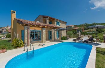 A Pearl Vista Holiday Home