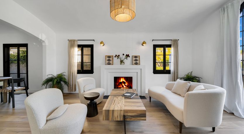 Photo of Hollywood Flair