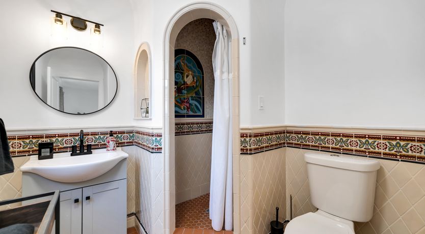 Photo of Hollywood Flair