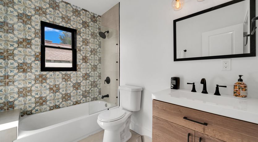 Photo of Hollywood Flair