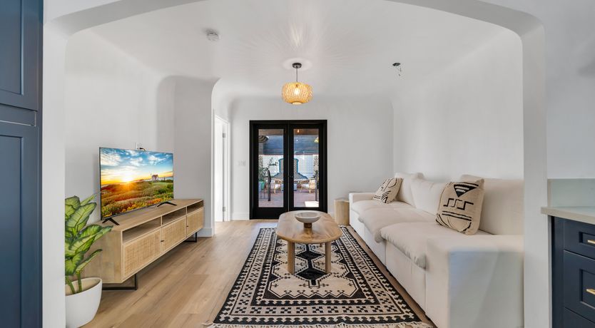 Photo of Hollywood Flair