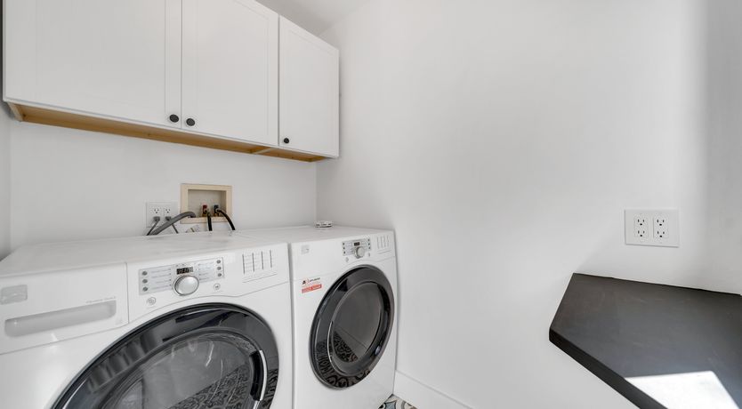 Photo of Hollywood Flair