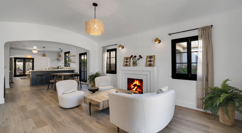 Photo of Hollywood Flair