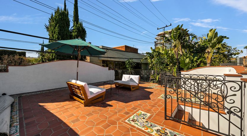 Photo of Hollywood Flair