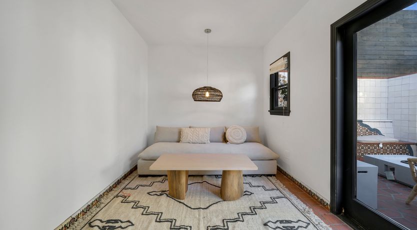 Photo of Hollywood Flair