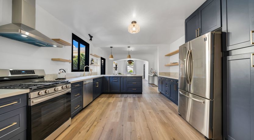 Photo of Hollywood Flair