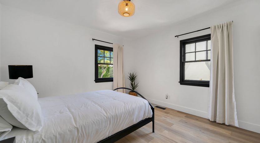 Photo of Hollywood Flair