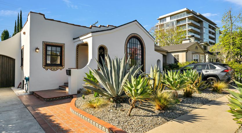 Photo of Hollywood Flair