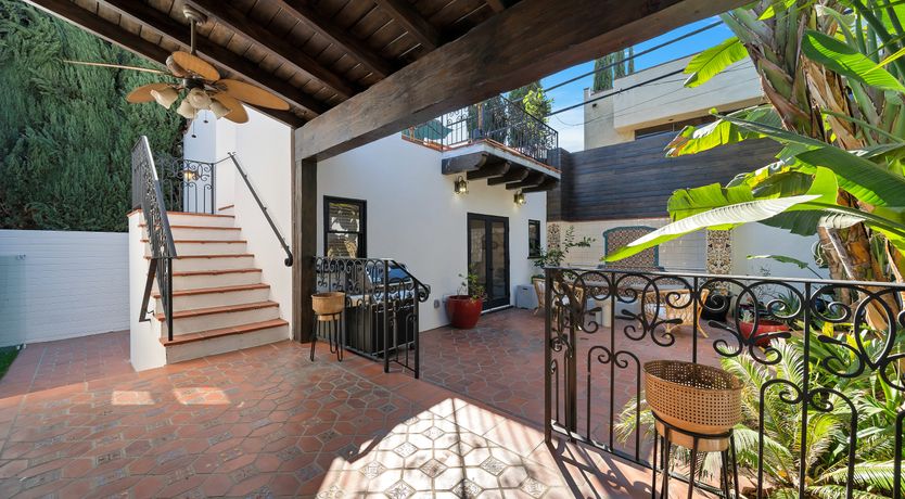 Photo of Hollywood Flair