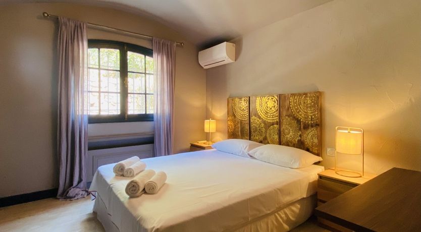 Photo of Carignan Charm