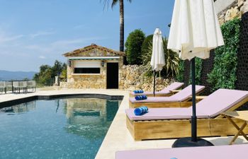 Carignan Charm Villa