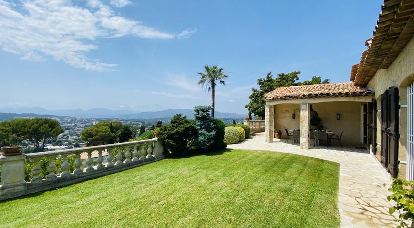 Photo of Carignan Charm