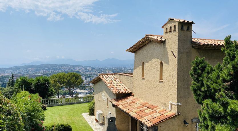 Photo of Carignan Charm