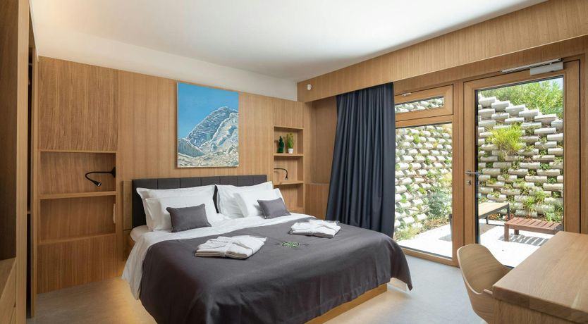 Photo of The Moon & the Love