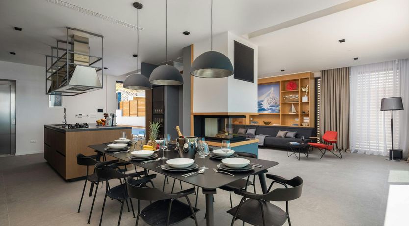 Photo of The Moon & the Love