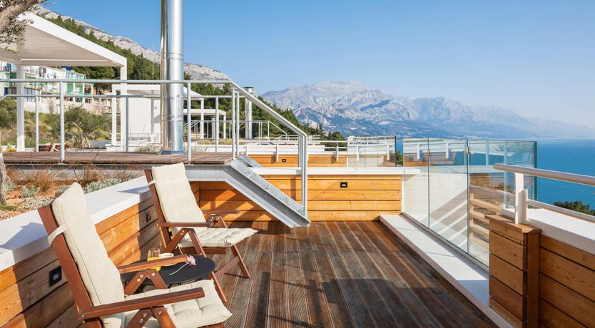 Photo of The Moon & the Love