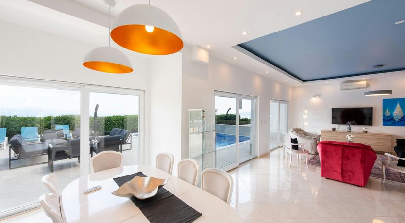 Photo of A Sea of Glass