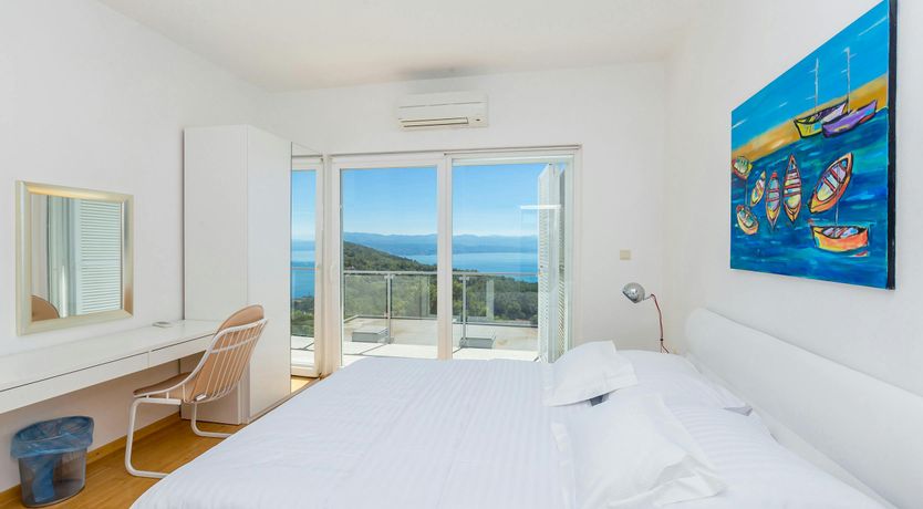 Photo of A Sea of Glass