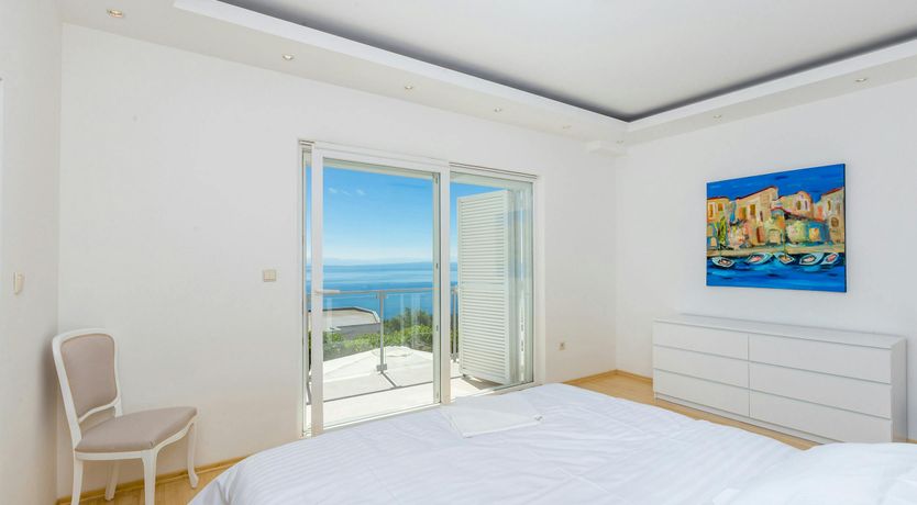 Photo of A Sea of Glass