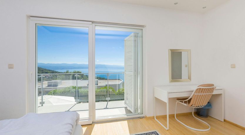 Photo of A Sea of Glass