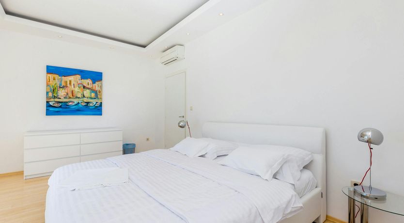 Photo of A Sea of Glass