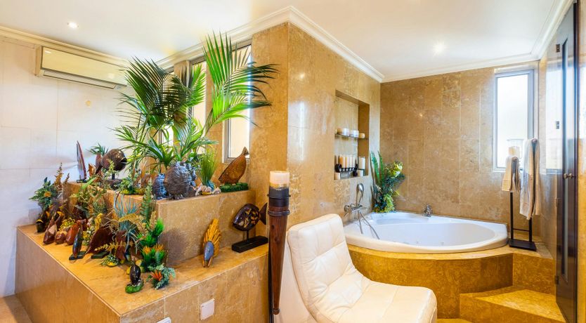 Photo of The Sun-Kissed Pearl