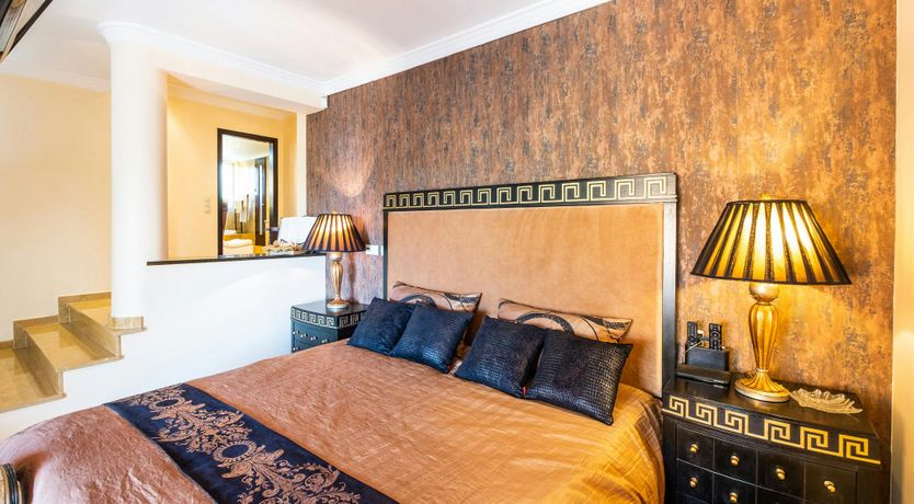 Photo of The Sun-Kissed Pearl