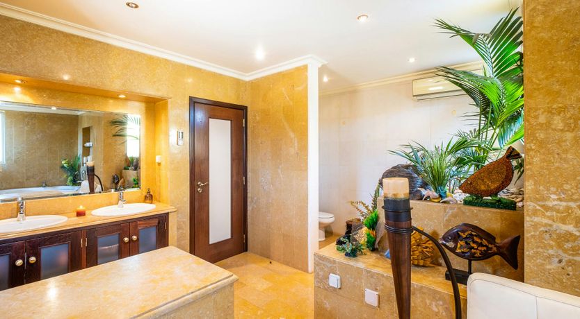 Photo of The Sun-Kissed Pearl