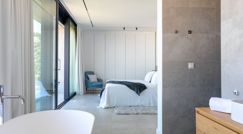 Photo of Yellow Opera