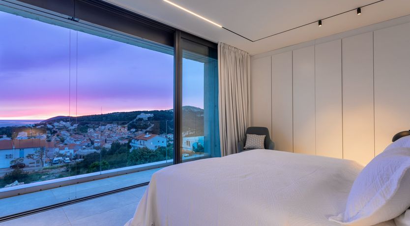 Photo of Yellow Opera