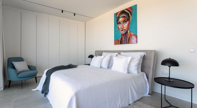 Photo of Yellow Opera