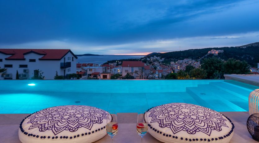 Photo of Yellow Opera