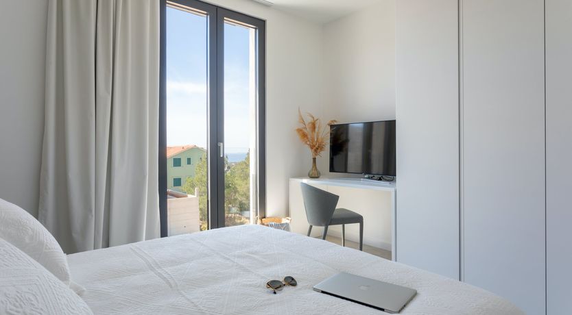 Photo of Yellow Opera