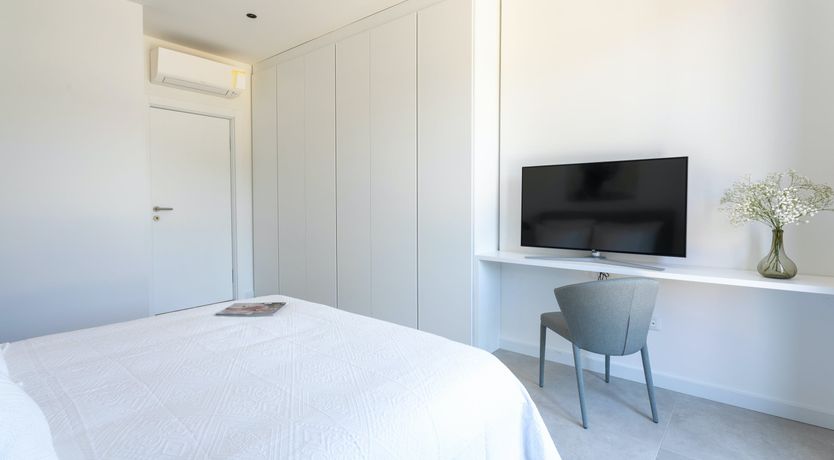 Photo of Yellow Opera