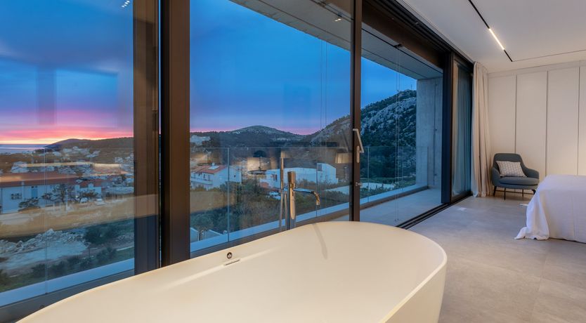 Photo of Yellow Opera