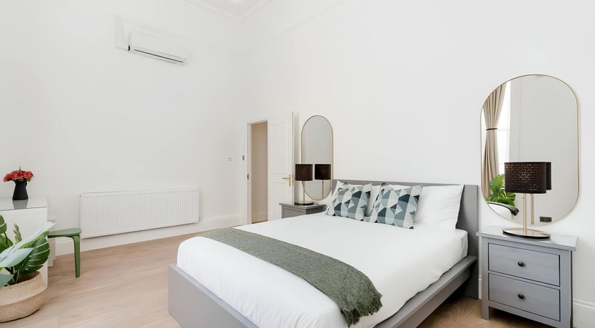 Photo of Queen Elizabeth II