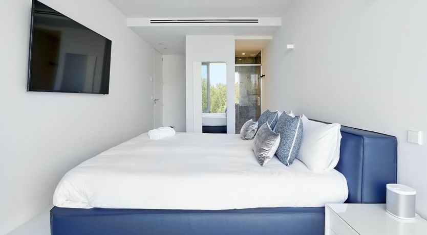 Photo of Pearly White