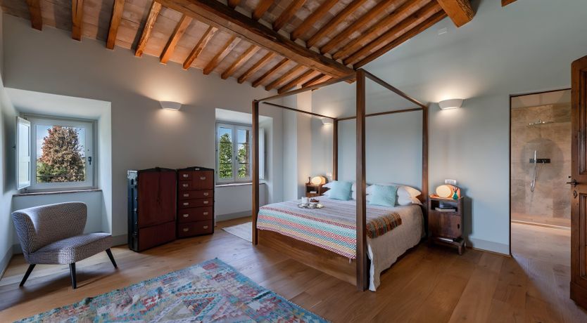 Photo of The White Vine