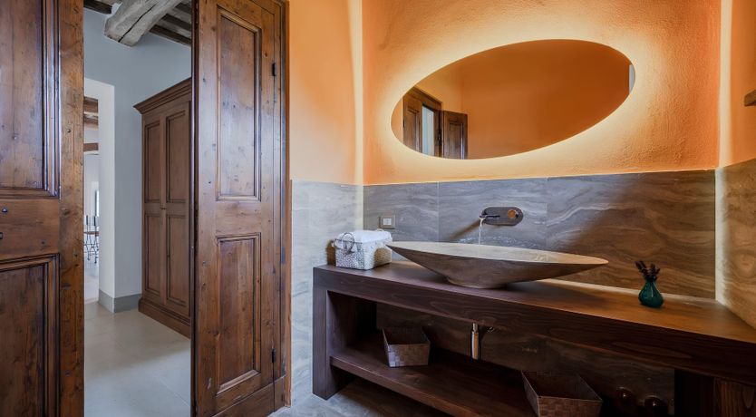 Photo of The White Vine