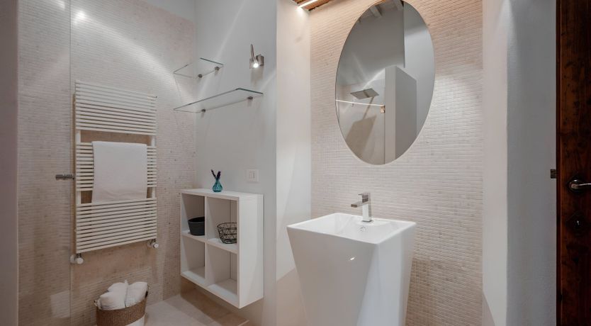 Photo of The White Vine